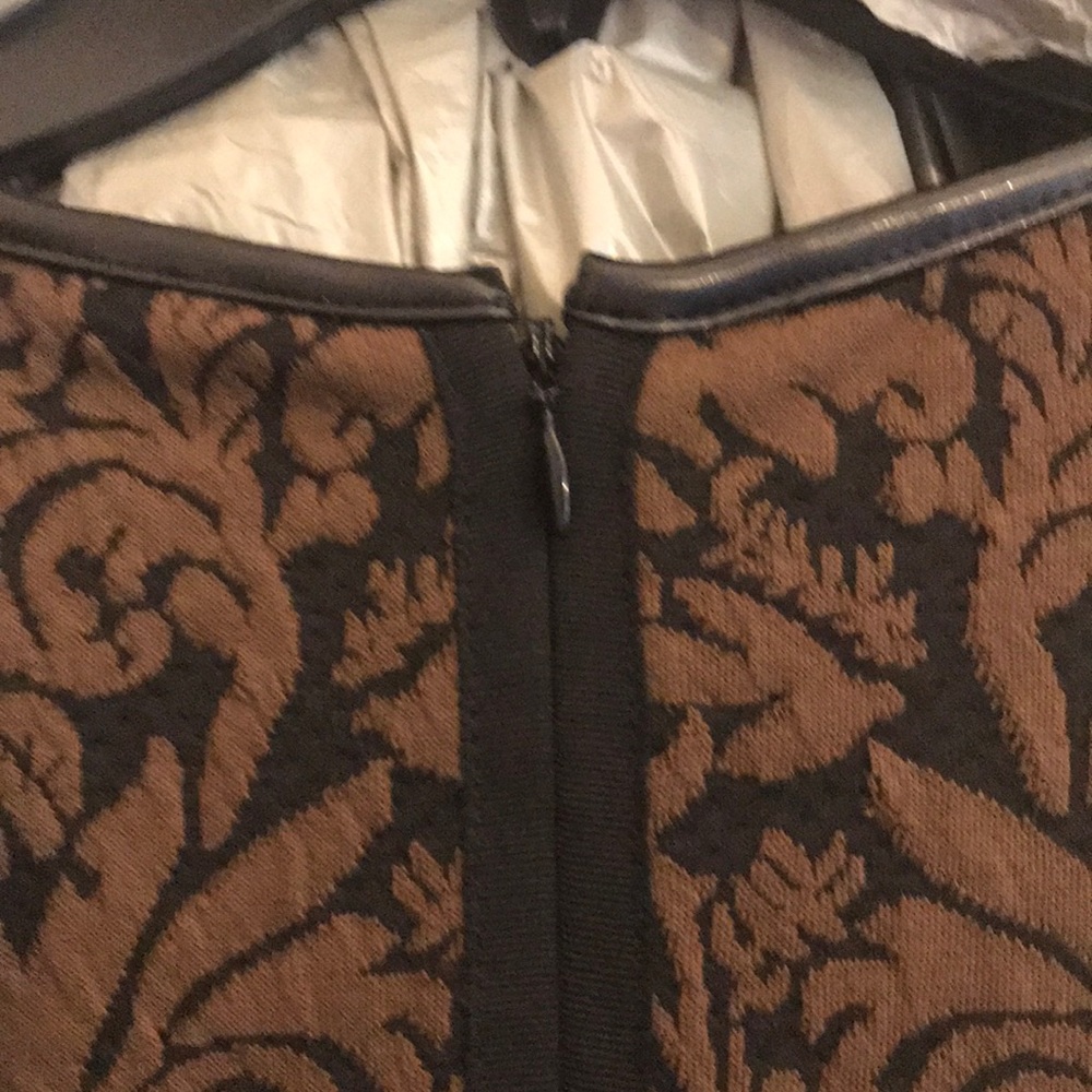 Form fitting dress - Picture 2 of 8